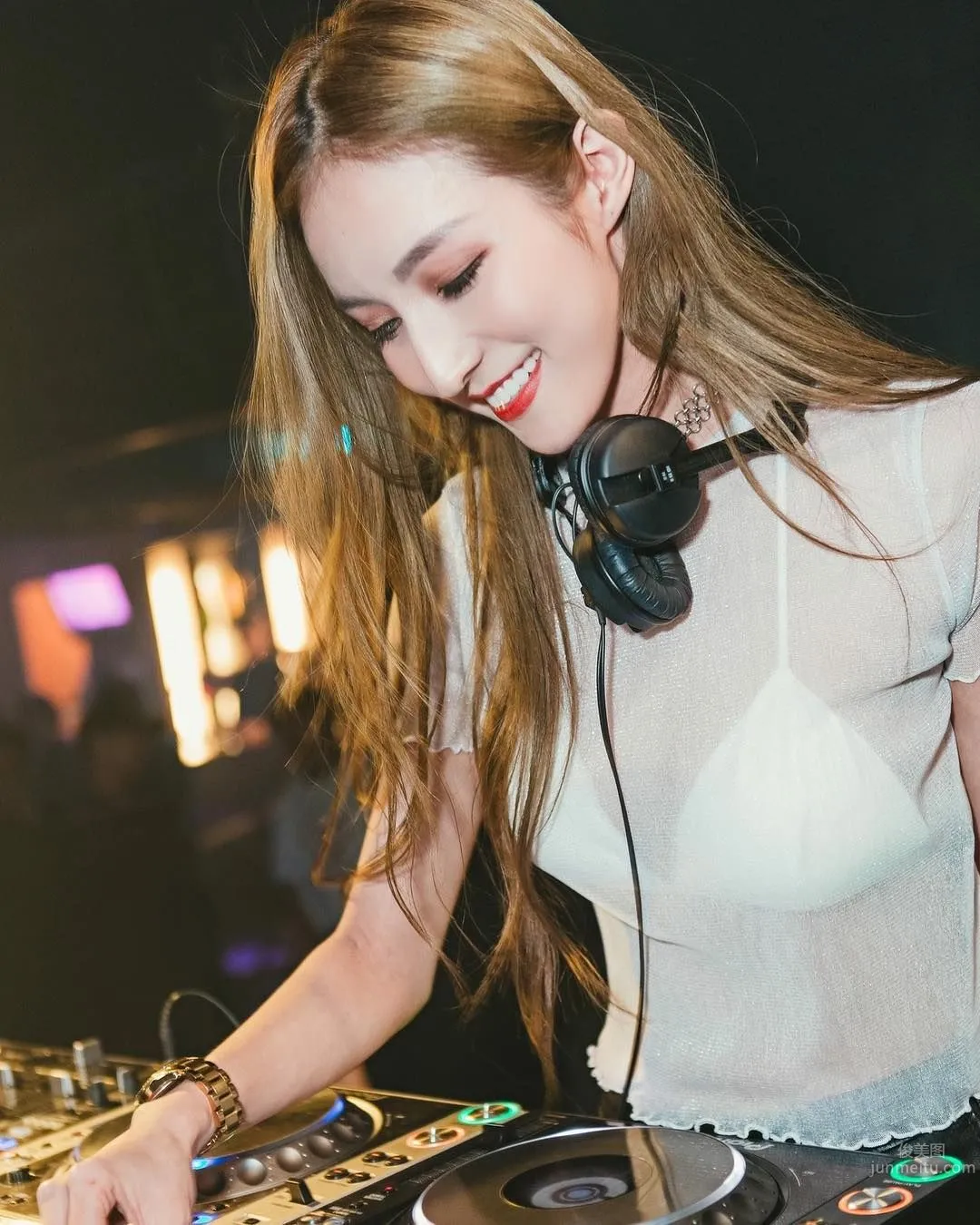 派對尤物DJ林佩佩 比基尼讓人把持不住！ 13