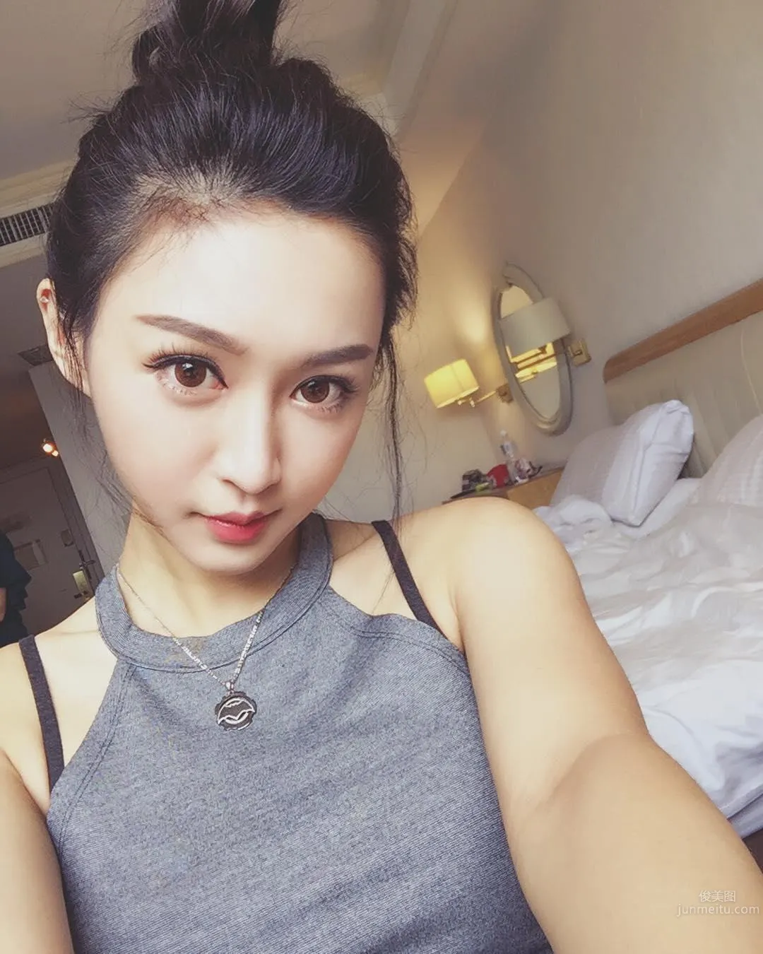 香港DJ樂宜LokYii 搶眼深溝辣到蹦出來 14