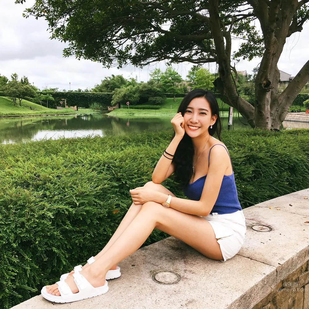 台灣氣質空姐鄭詩璇 笑容甜美又胸大腿長 3