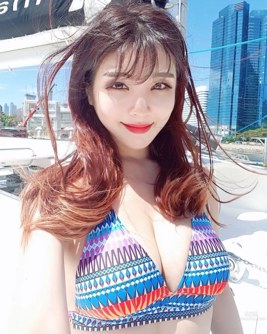 漂亮姐姐半夜「直播哄睡」 私房美照卻讓人睡不着 21
