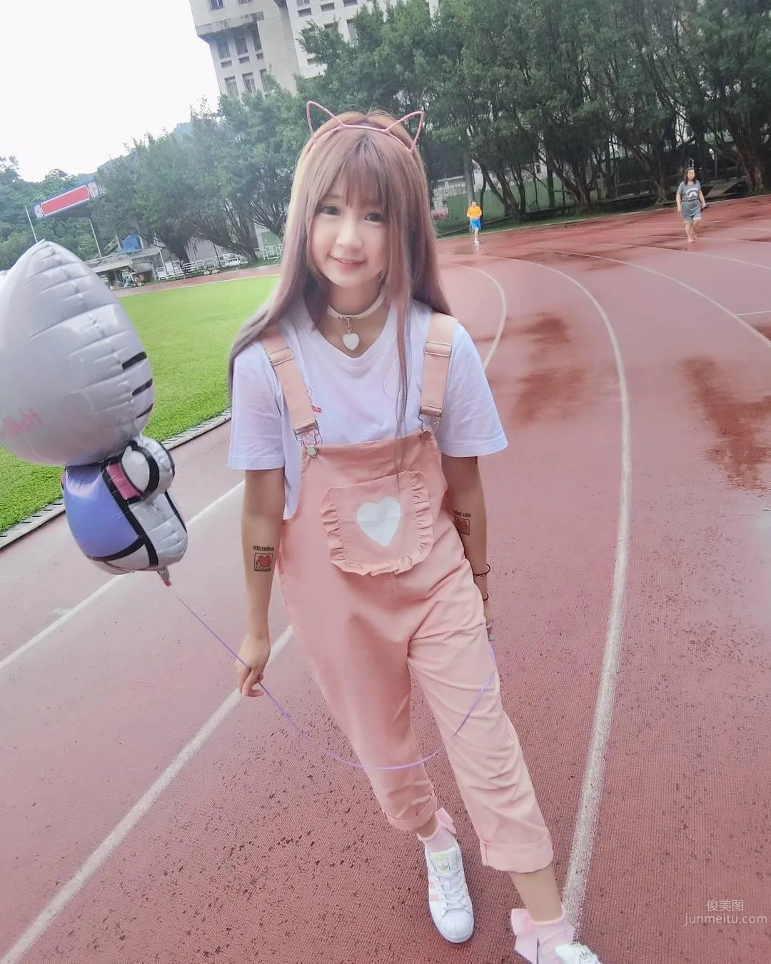 超甜美萌妹周奕瑜 深藏不露的好身材_9