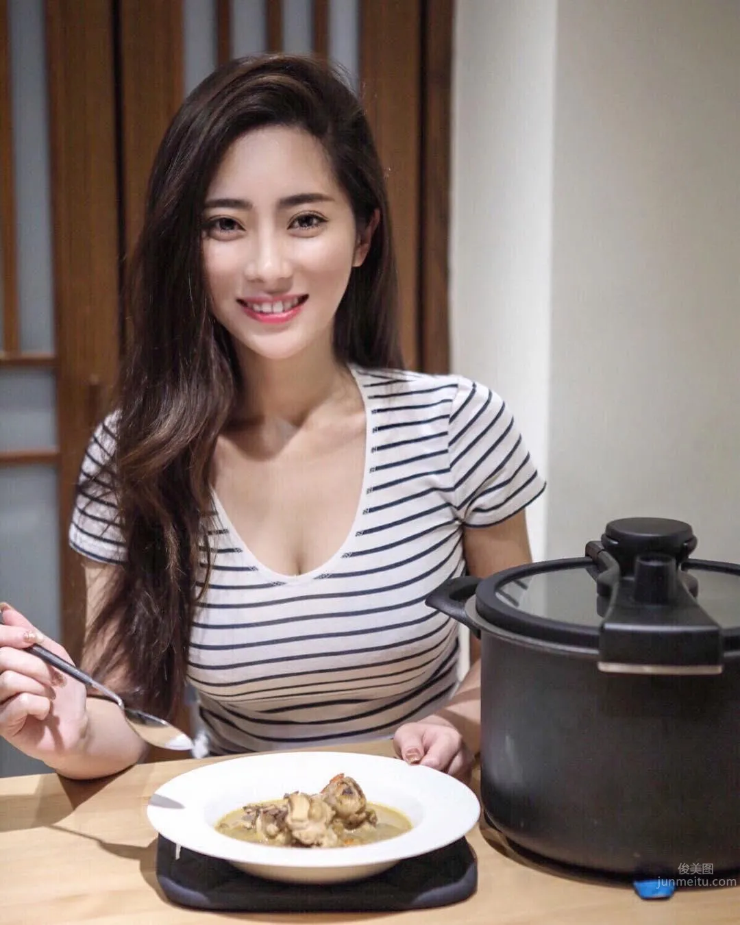 好兇！健身房驚見運動妹！渾圓白皙豐滿有型 22