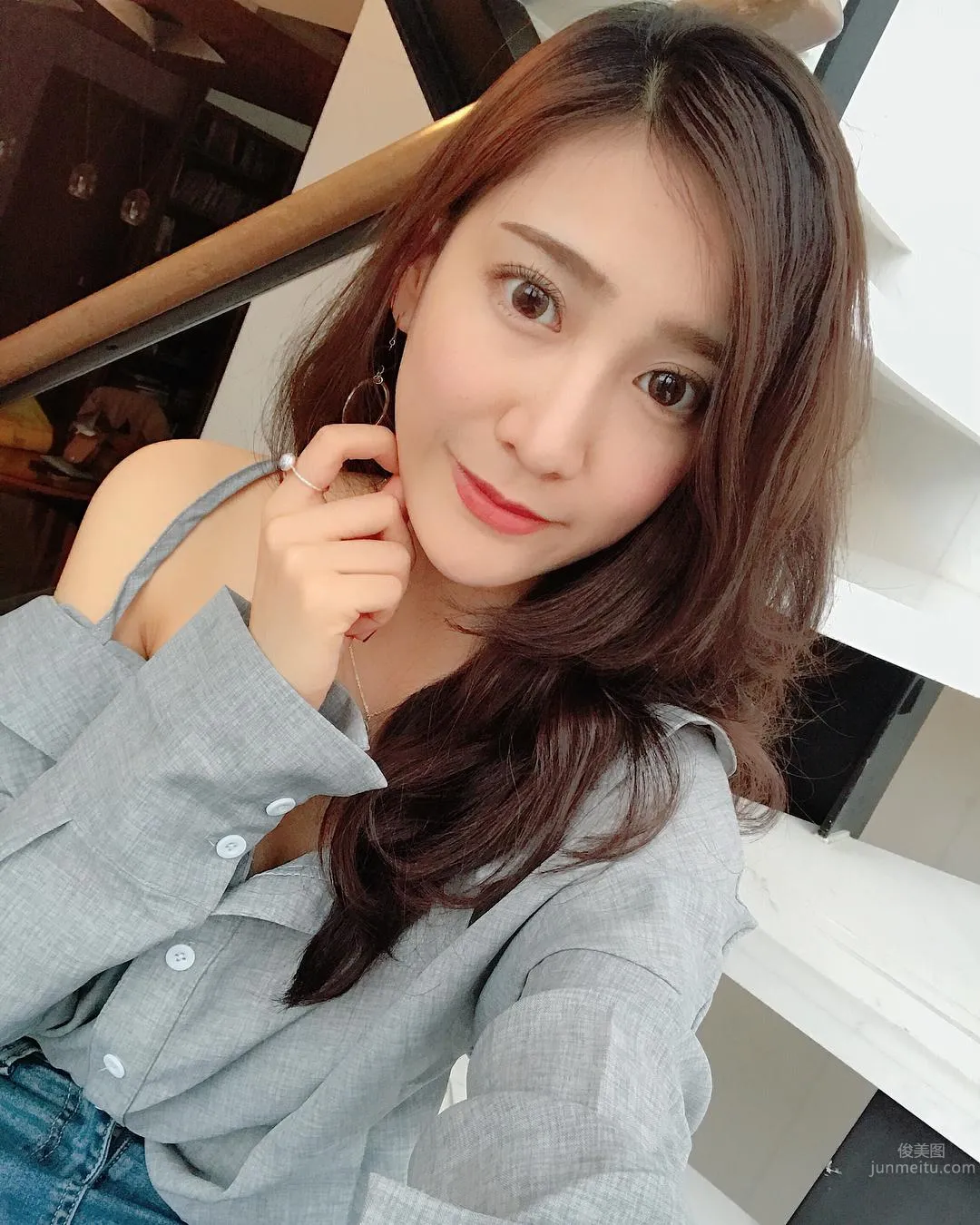 台灣氣質空姐鄭詩璇 笑容甜美又胸大腿長 19