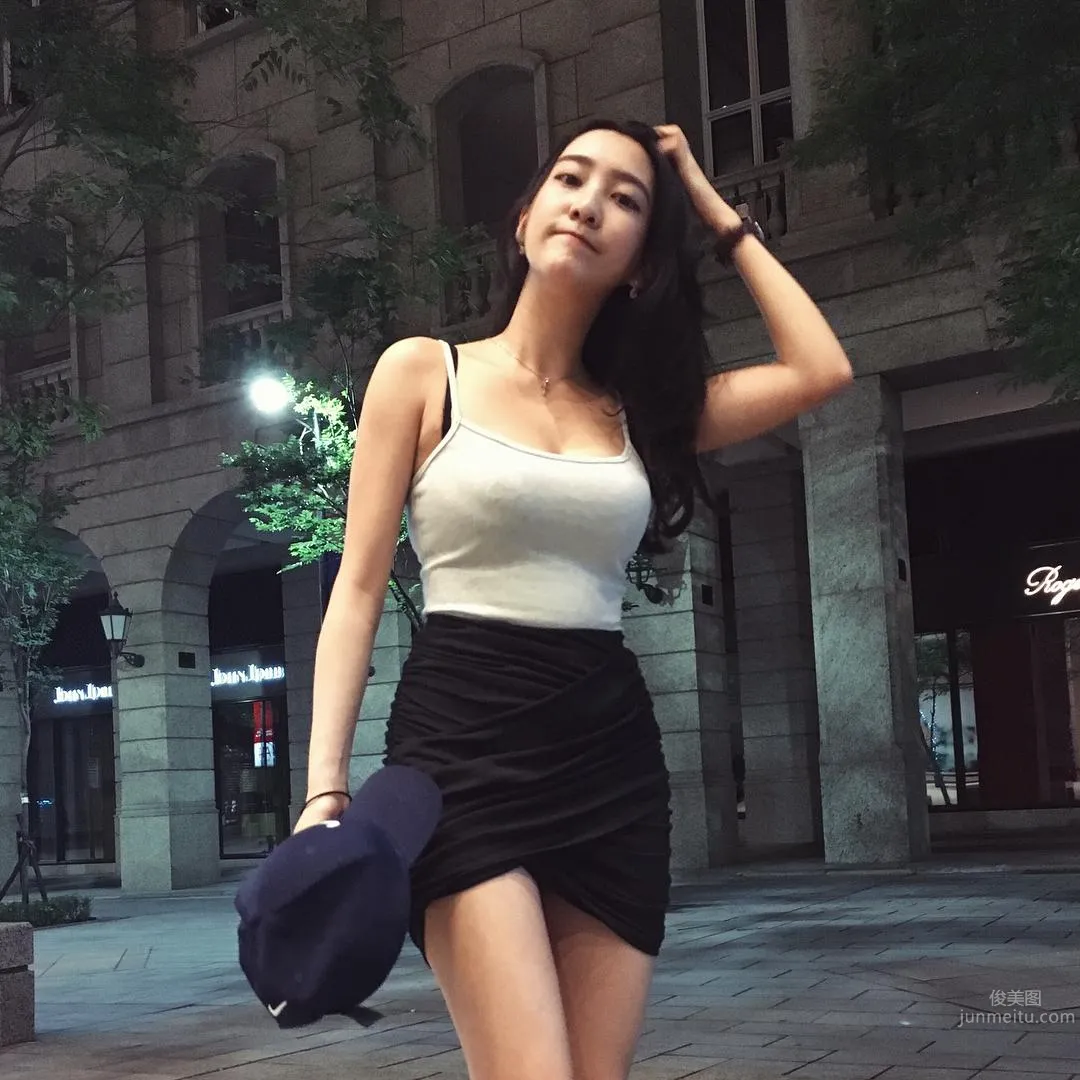 台灣氣質空姐鄭詩璇 笑容甜美又胸大腿長 7