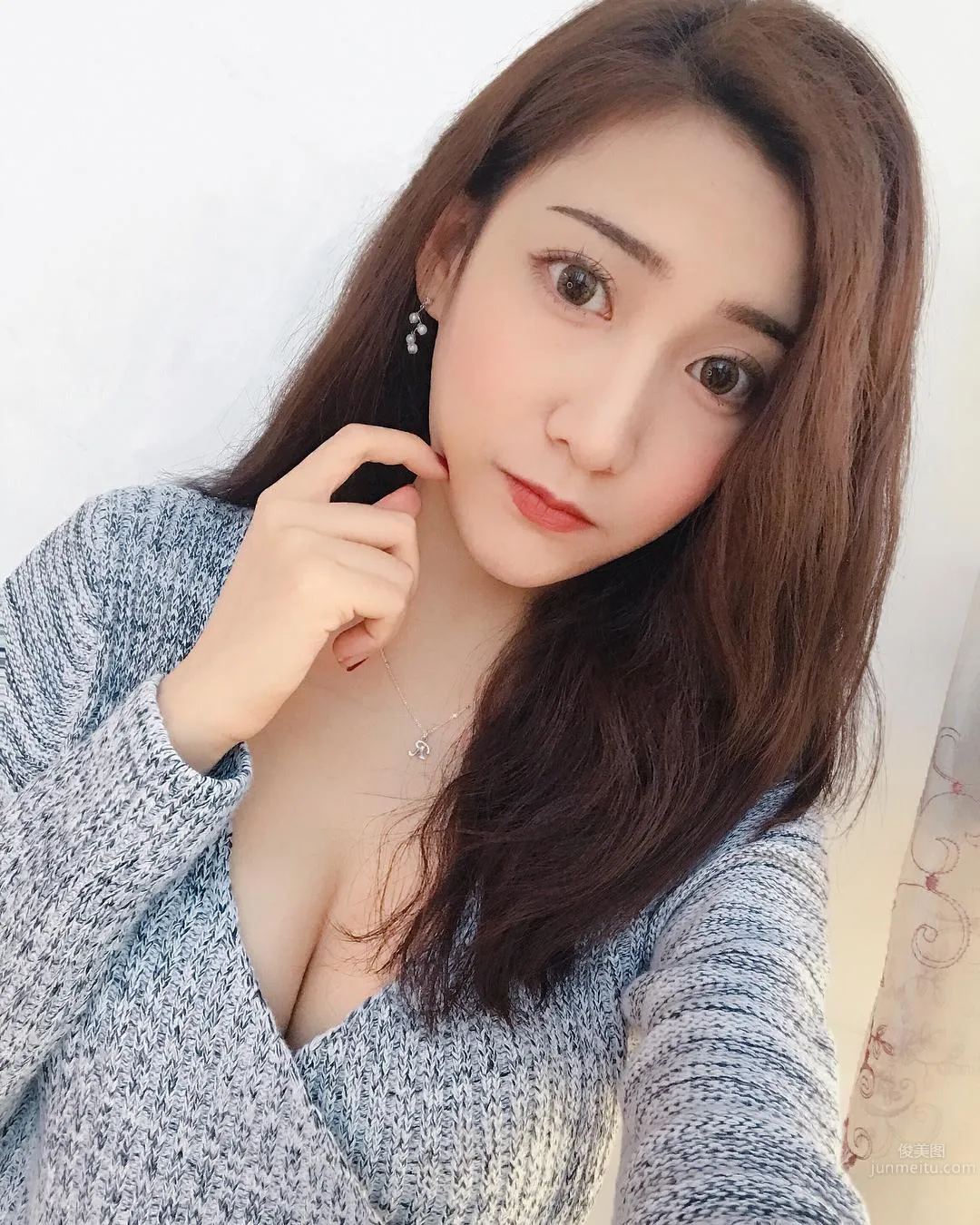 台灣氣質空姐鄭詩璇 笑容甜美又胸大腿長 32