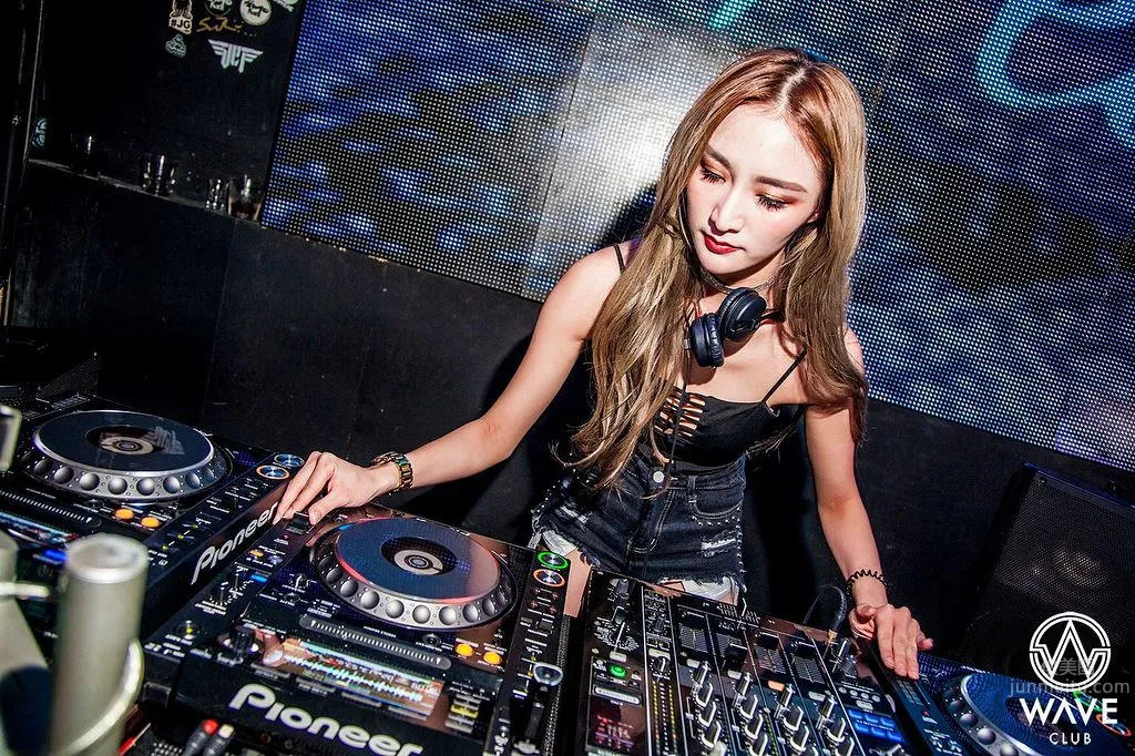 派對尤物DJ林佩佩 比基尼讓人把持不住！ 32
