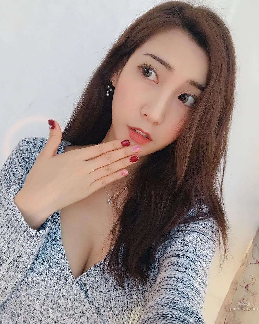 台灣氣質空姐鄭詩璇 笑容甜美又胸大腿長 31