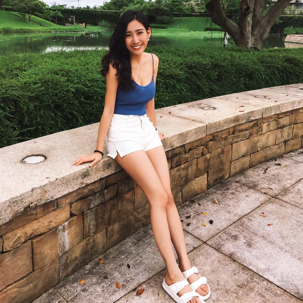 台灣氣質空姐鄭詩璇 笑容甜美又胸大腿長 4