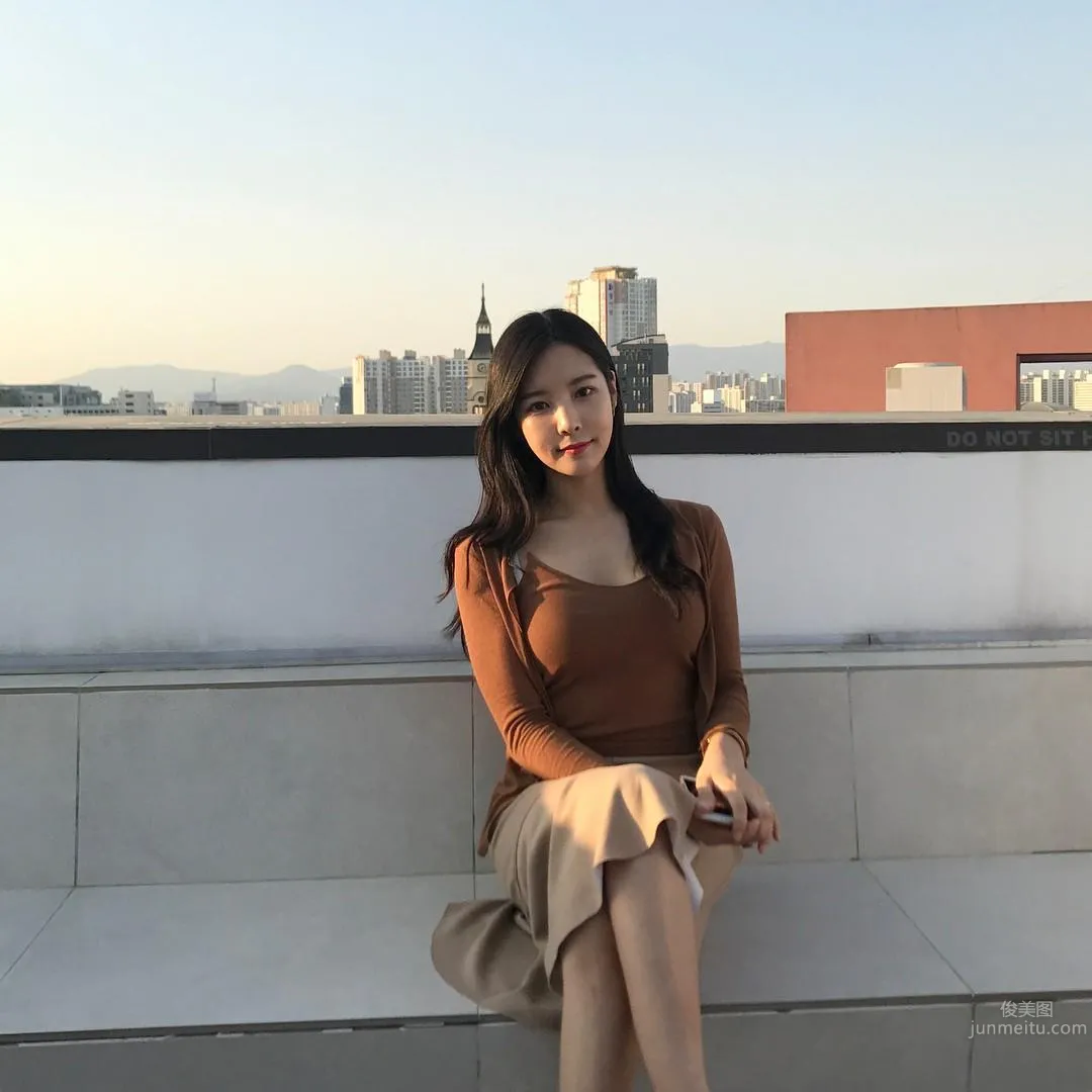 超完美花艺老师身材太好！海边大晒比基尼让网友激动_0