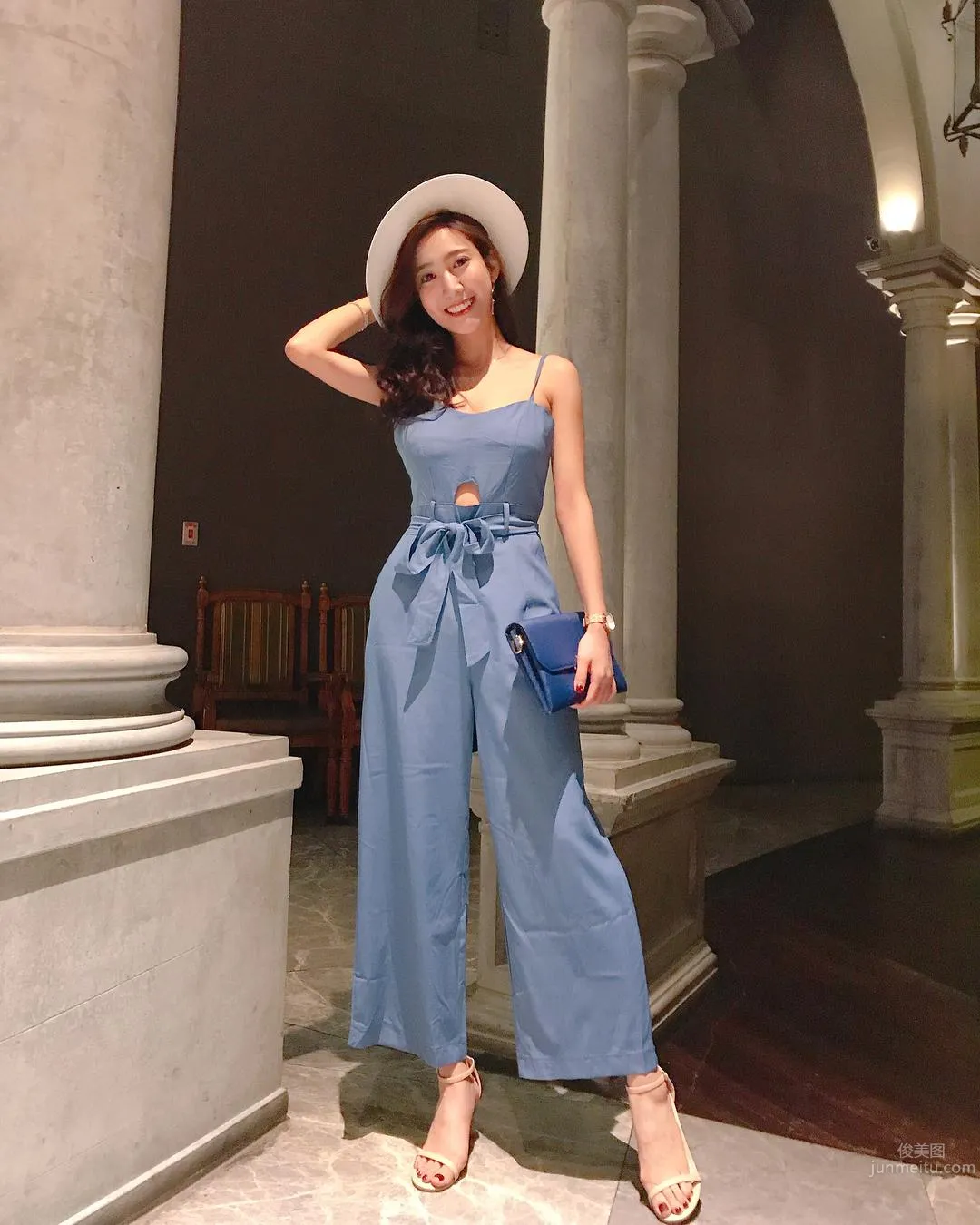 台灣氣質空姐鄭詩璇 笑容甜美又胸大腿長 25