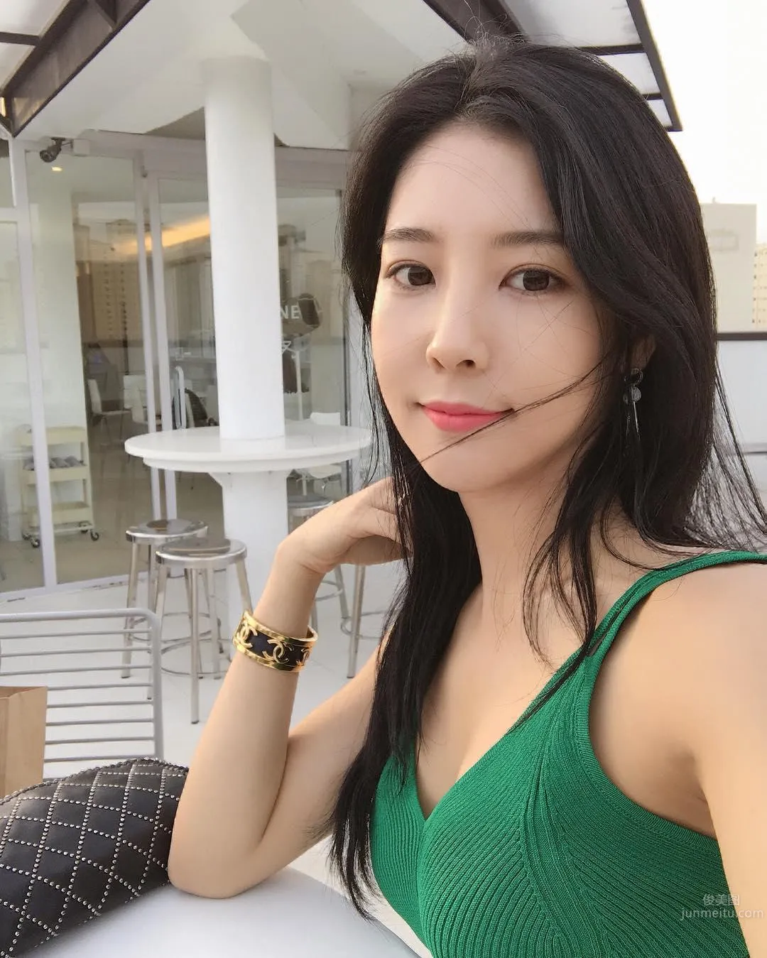 超完美花藝老師身材太好！海邊大曬比基尼讓網友激動 16