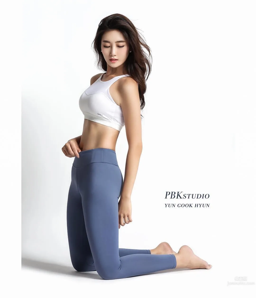 韓國正妹化身聖誕女郎 衣服緊貼形狀很明顯 22