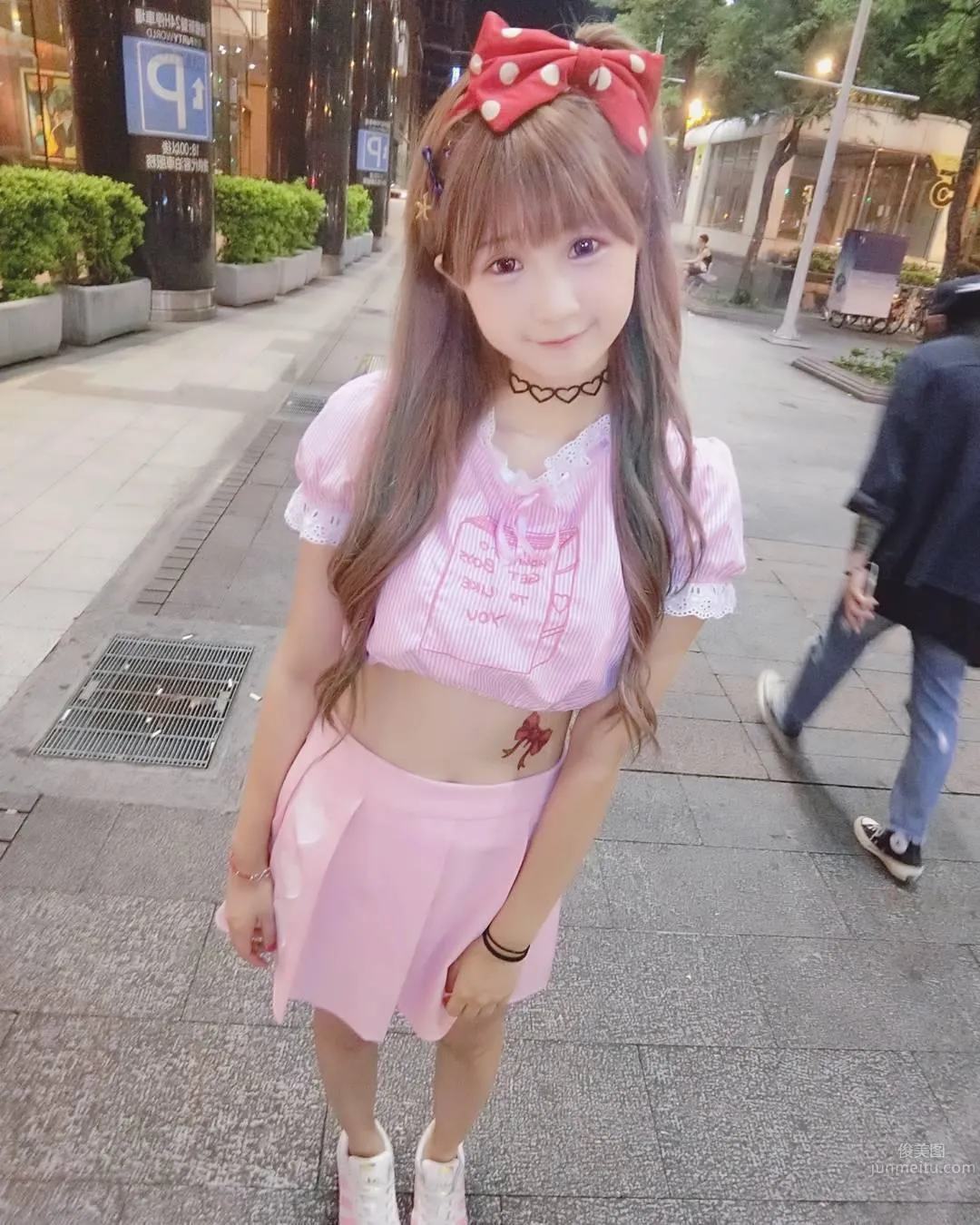 超甜美萌妹周奕瑜 深藏不露的好身材_11