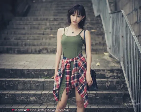 香港DJ樂宜LokYii  搶眼深溝辣到蹦出來