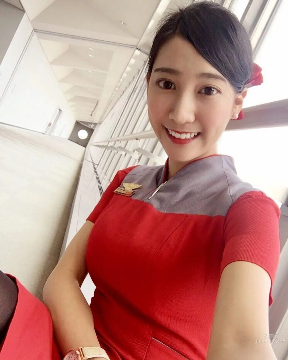 台灣氣質空姐鄭詩璇 笑容甜美又胸大腿長 6