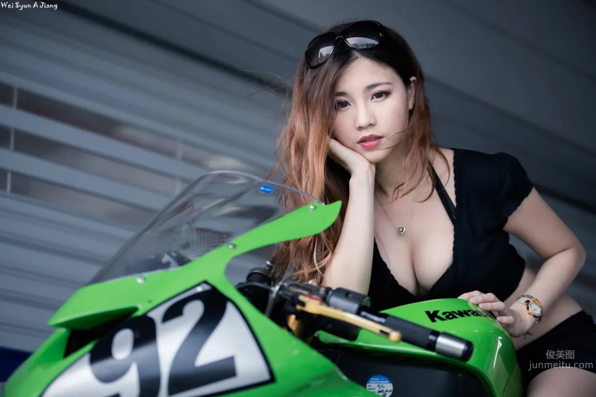 台南車模陳姿含 香車美人就是這樣 2