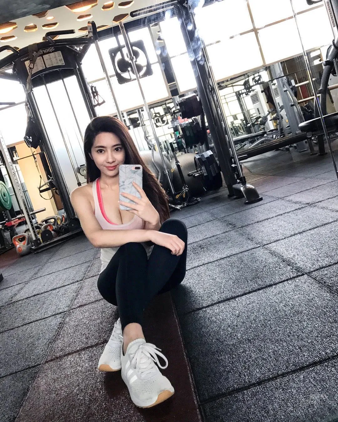 好兇！健身房驚見運動妹！渾圓白皙豐滿有型 12