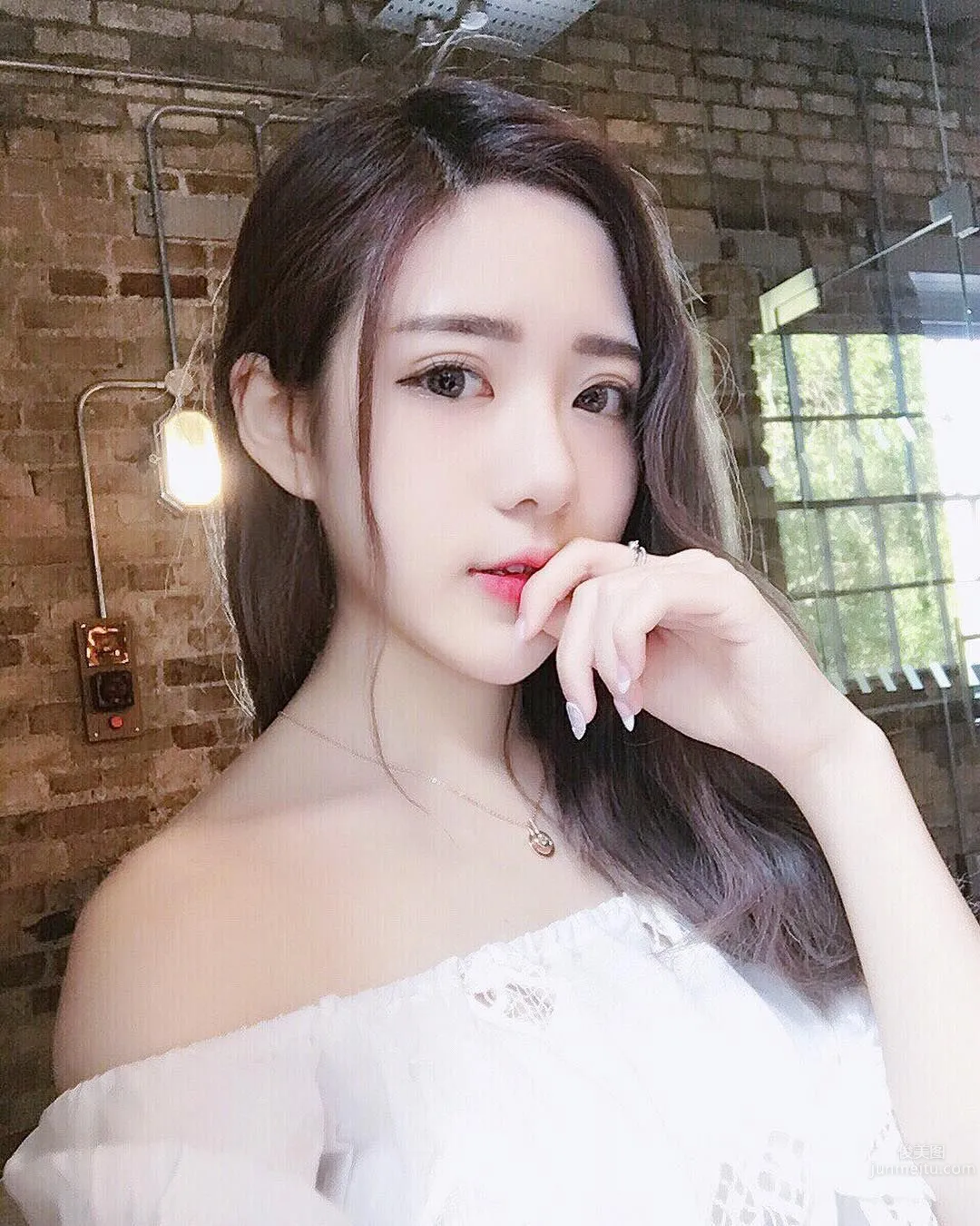 台湾正妹石洁心 超吸睛的事业线_0