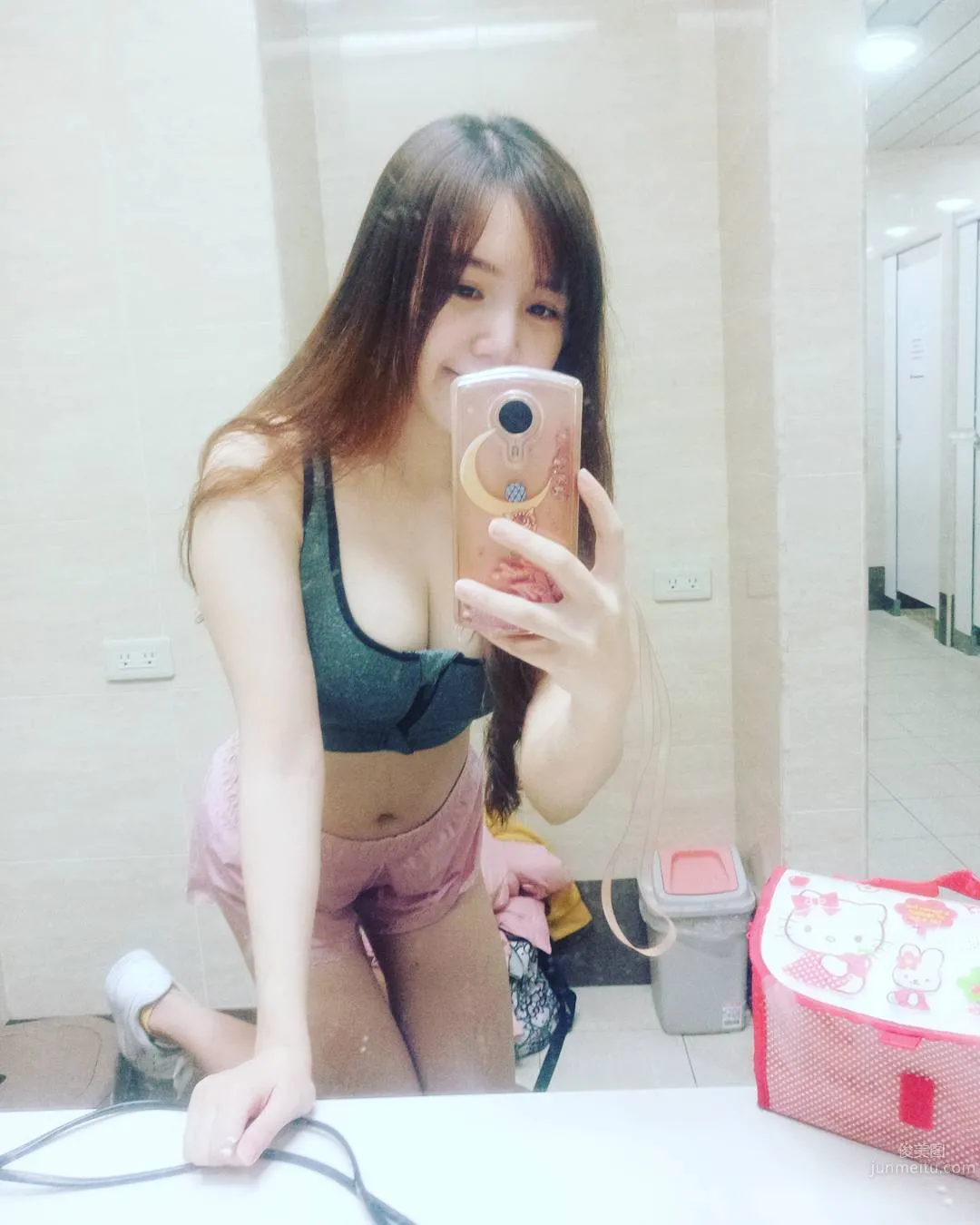 電競主播洪芭芭 滿分開台直播咯 11