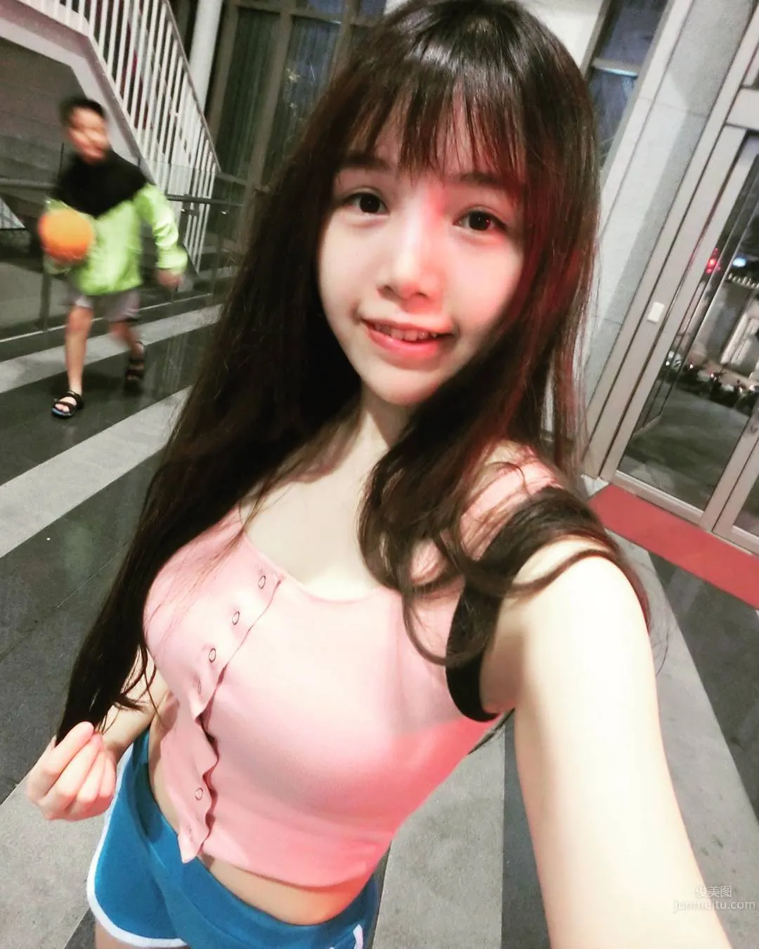 電競主播洪芭芭 滿分開台直播咯 3