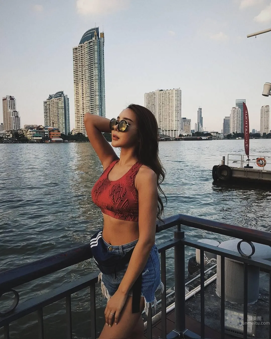 南韓美女金智娜 火辣比基尼美照 30