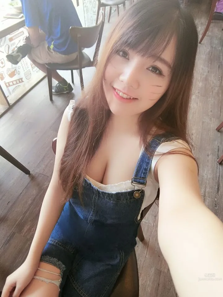 電競主播洪芭芭 滿分開台直播咯 16