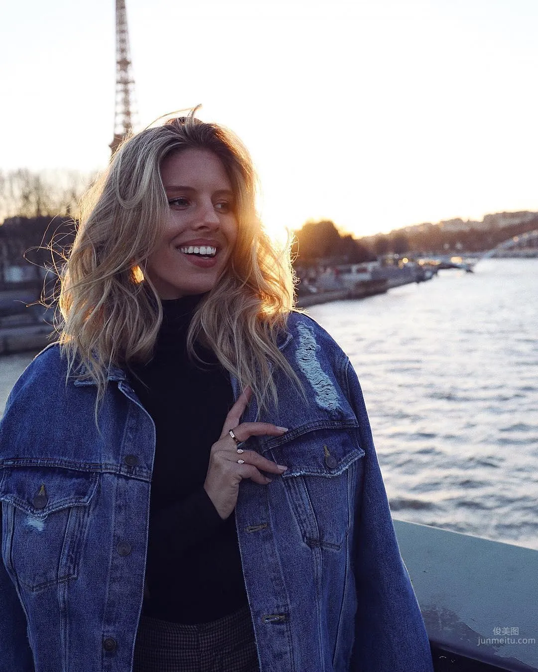 Natasha Oakley- 巧克力膚色與比基尼美圖 63