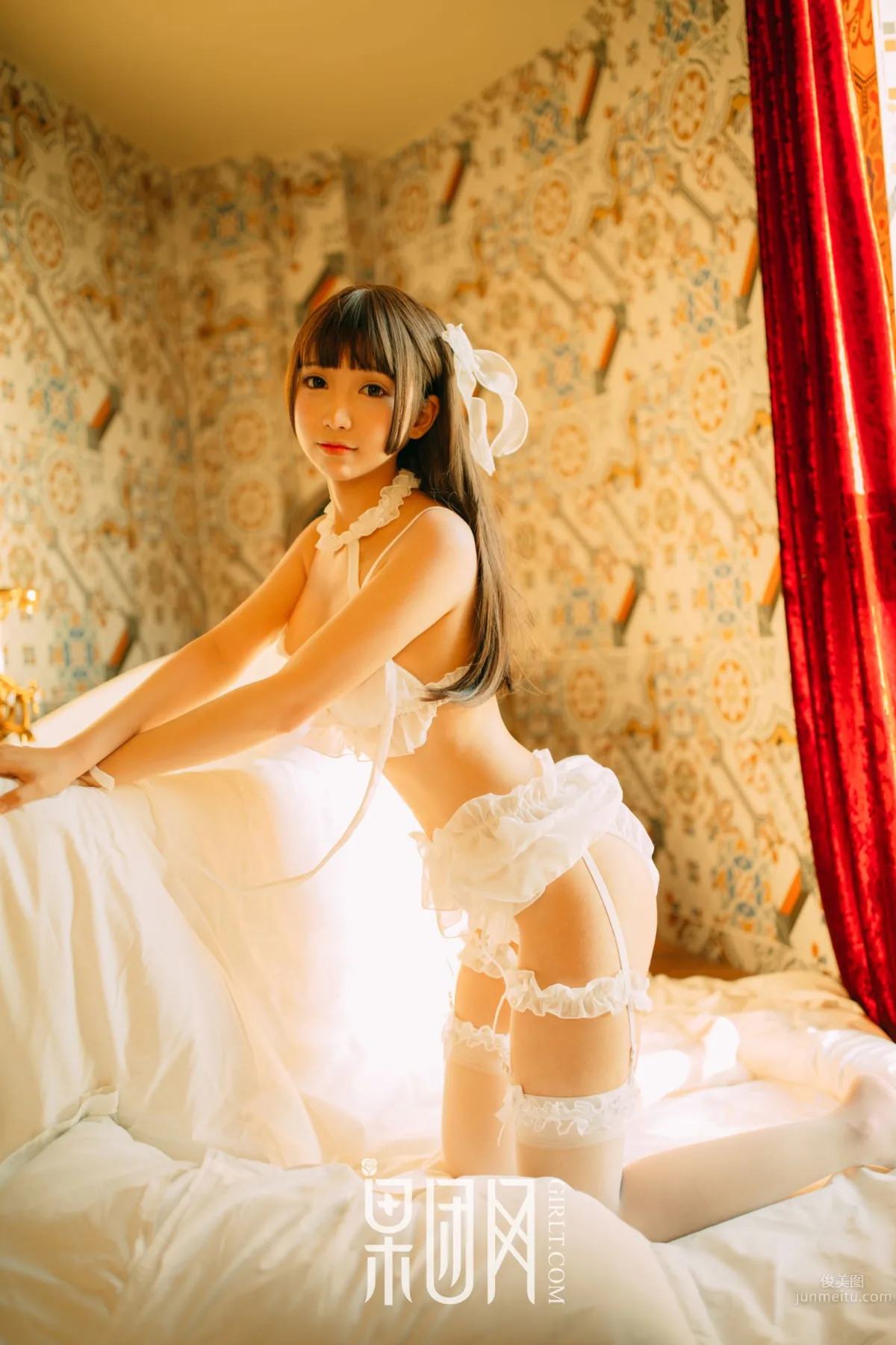 白絲男人斬！蘿莉真空上陣化身調皮小女仆 32