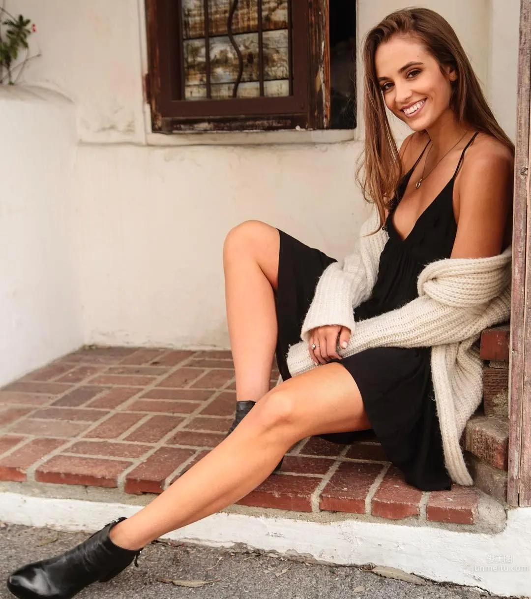 Rachel DeMita- 顔藝俱佳的美女籃球主播 11