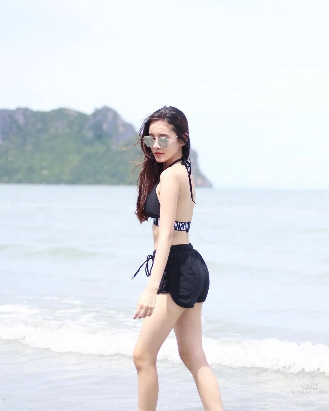 氣質空靈「鄰家正妹」讓人看出神了！白嫩大長腿太吸睛，天菜的完美标準！ 20