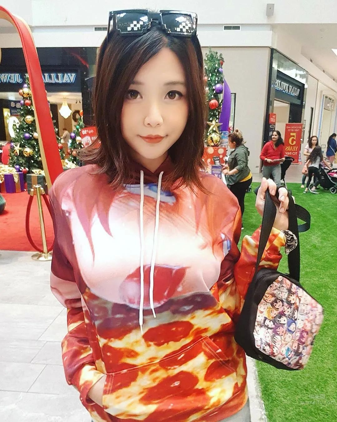 電玩美少女Hana Dinh，這樣的身材你喜歡嗎？ 32