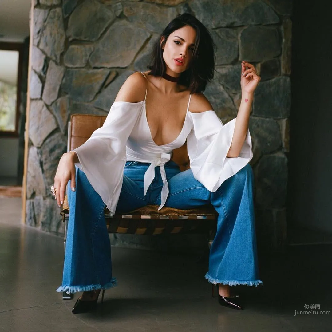 Eiza Gonzalez- 紅地毯上的「黃道」美人 24