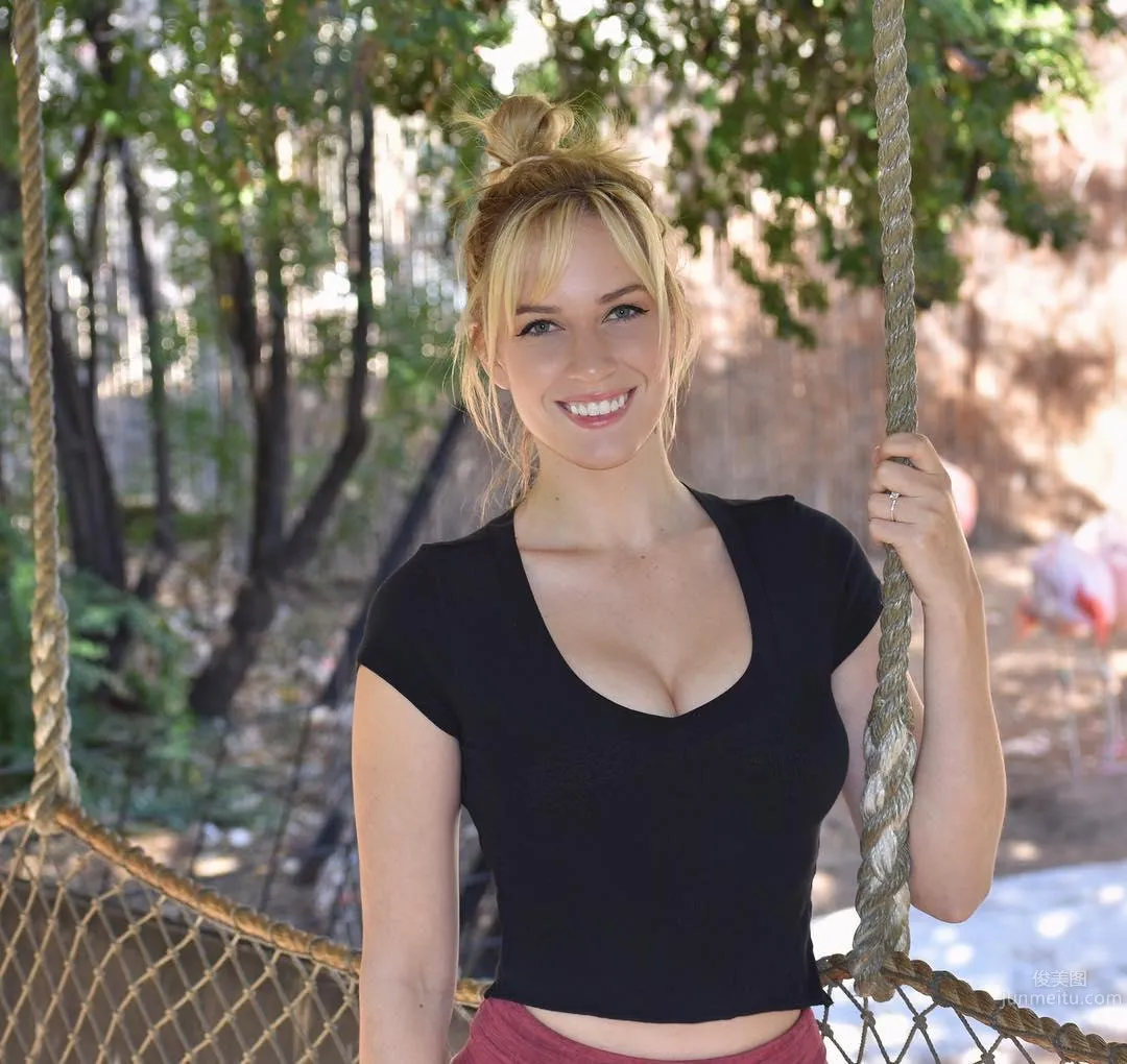 Paige Spiranac- 最性感的高爾夫球員 24