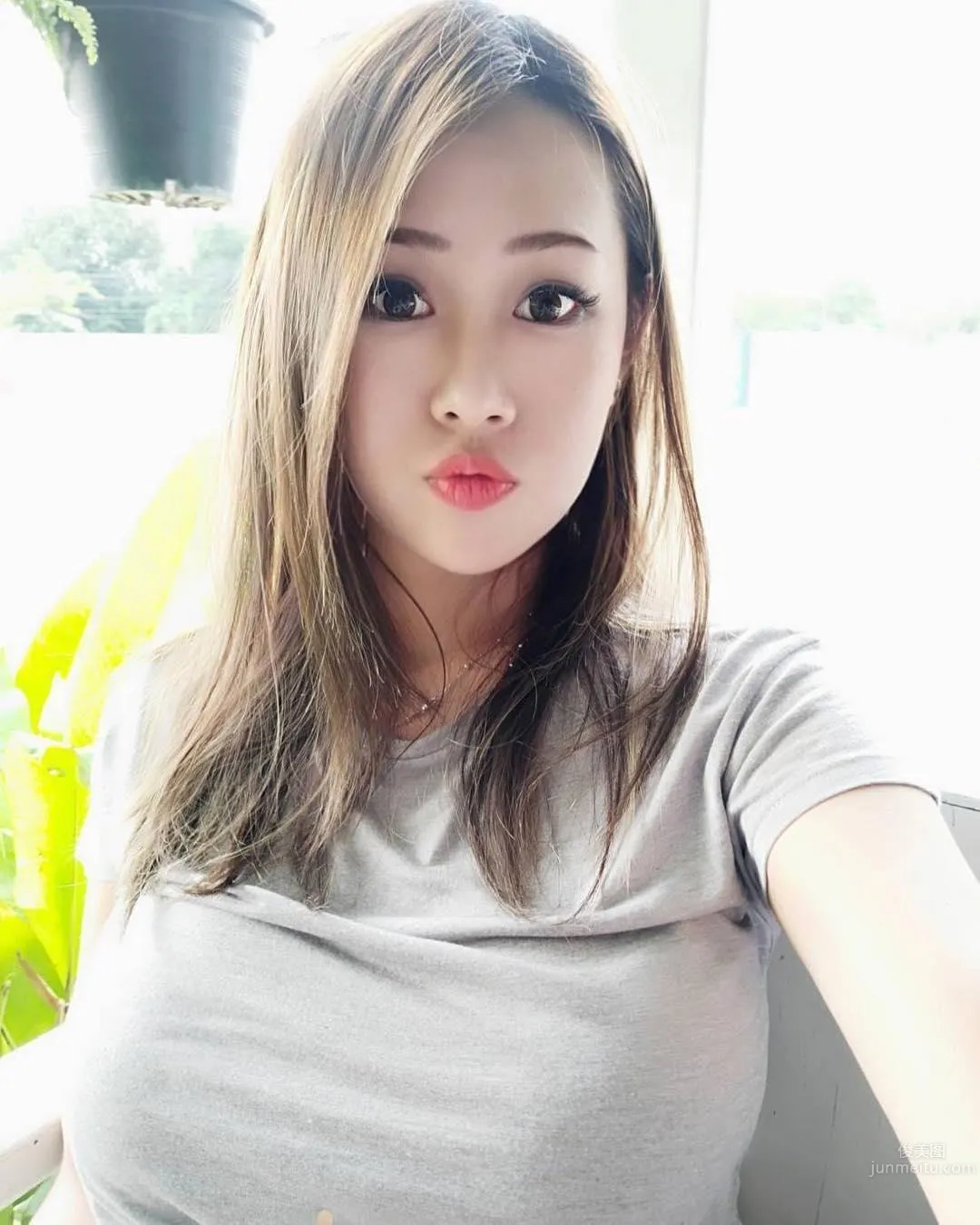 台灣I級豔後洪蓉 超震撼的事業線 24