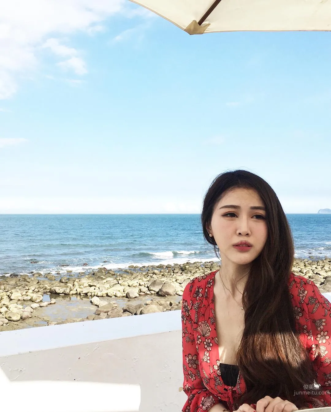 戀愛了！比基尼「白嫩美胸正妹」安全氣囊好膨脹 15