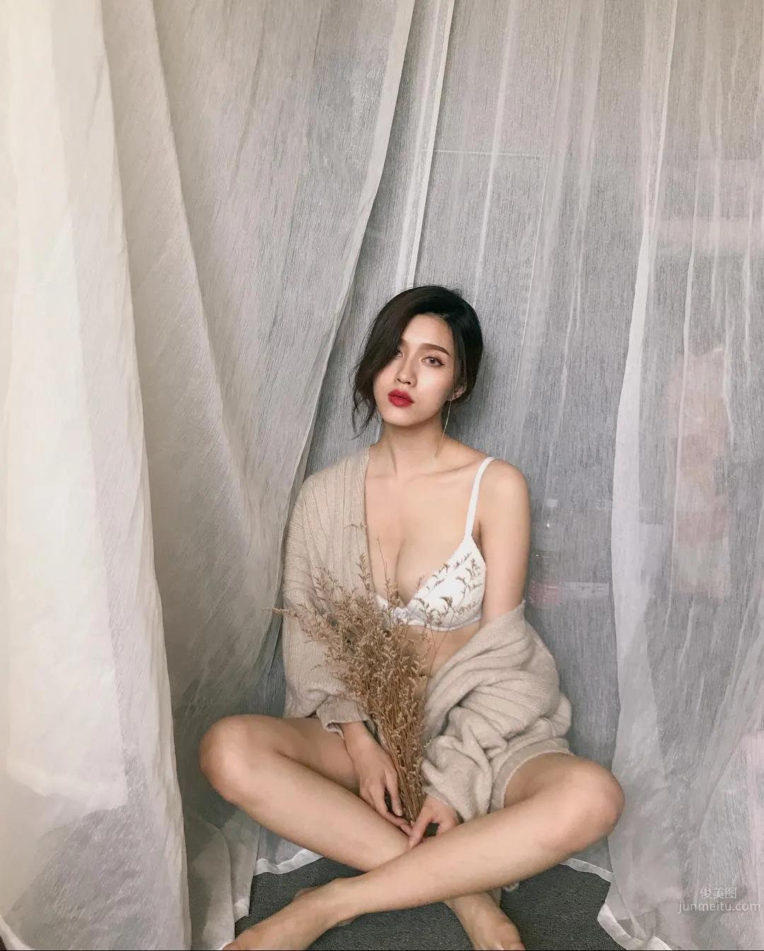 優質台灣正妹San珊珊 渾圓美胸比基尼下更白皙 11