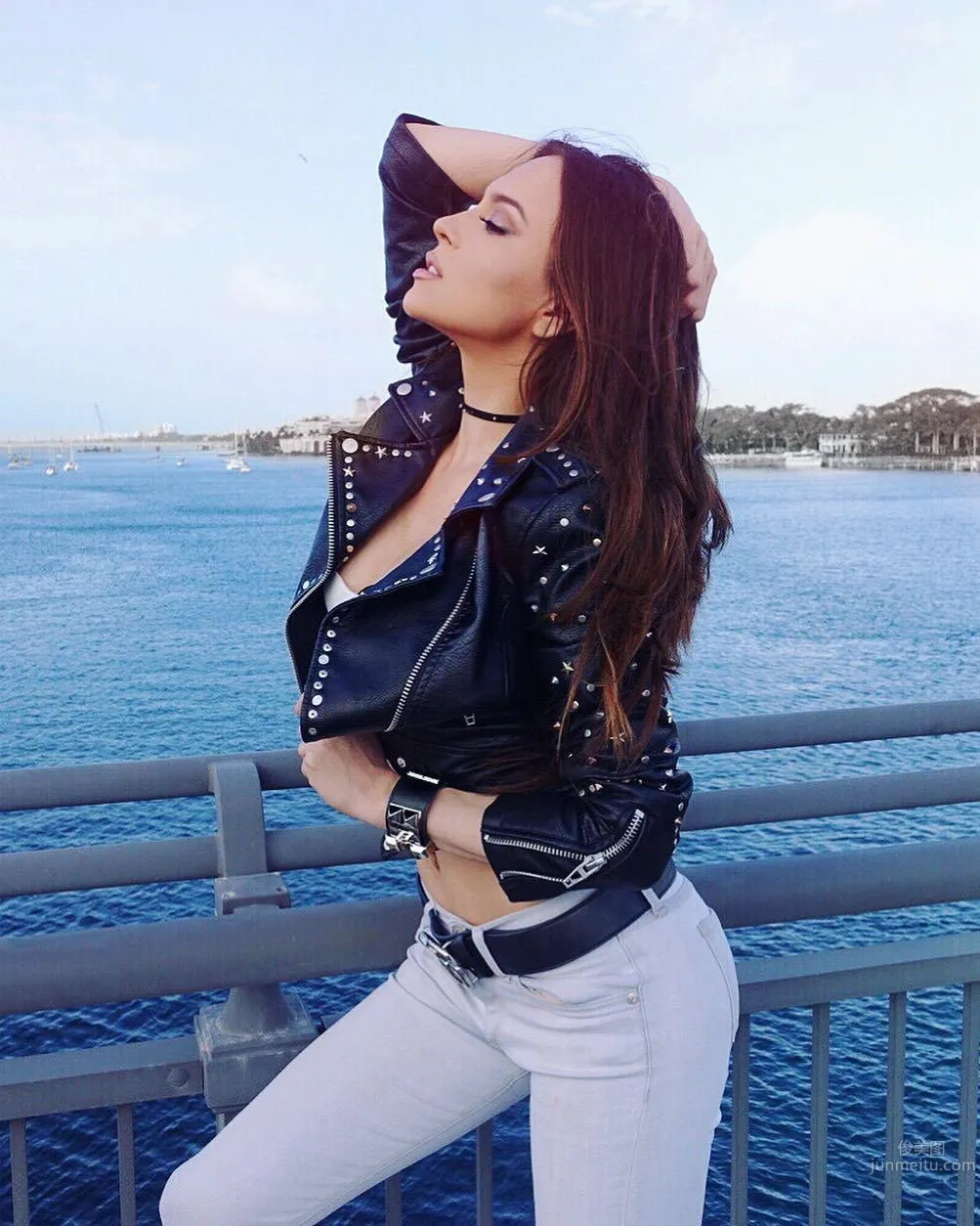 Lola Astanova- 美豔鋼琴家私房照 33
