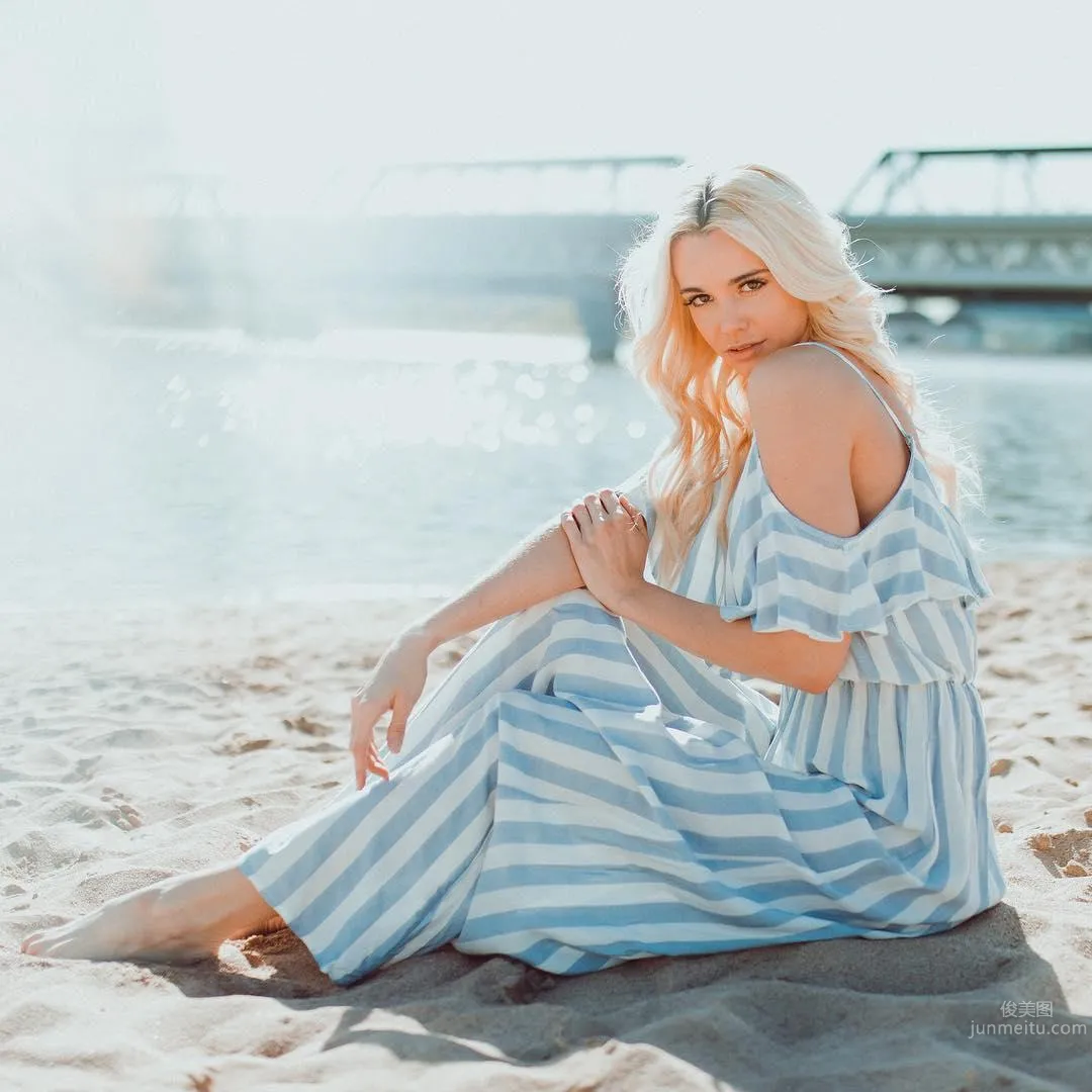 美國甜心「Caitlin Arnett 」 前凸後翹S曲線好誘人! 35