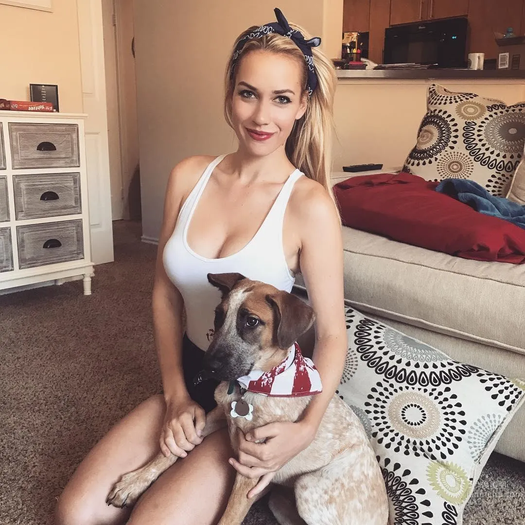 Paige Spiranac- 最性感的高爾夫球員 12