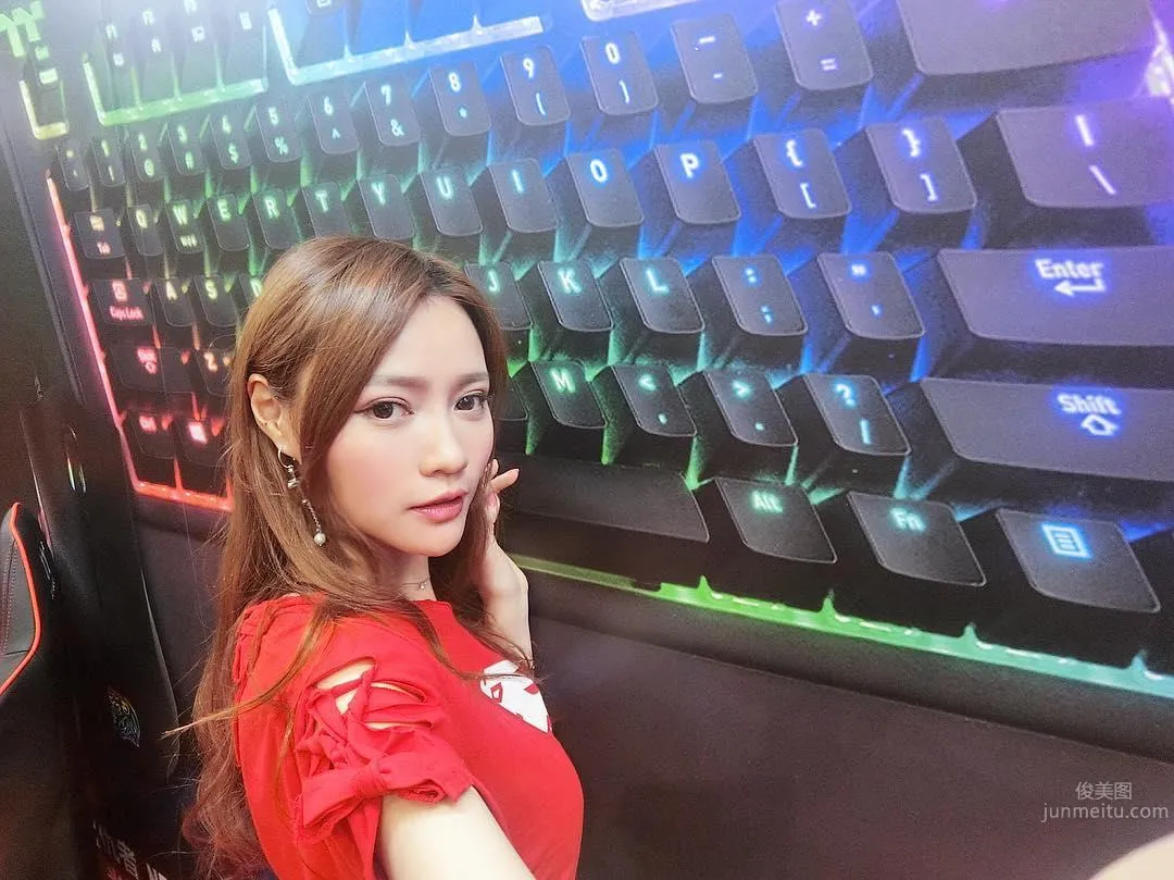 超可愛！甜美系「白皙美胸正妹」極品身材好犯規！ 25