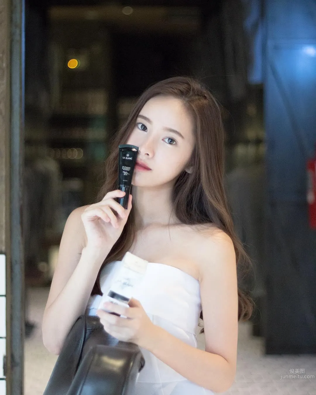 氣質空靈「鄰家正妹」讓人看出神了！白嫩大長腿太吸睛，天菜的完美标準！ 47