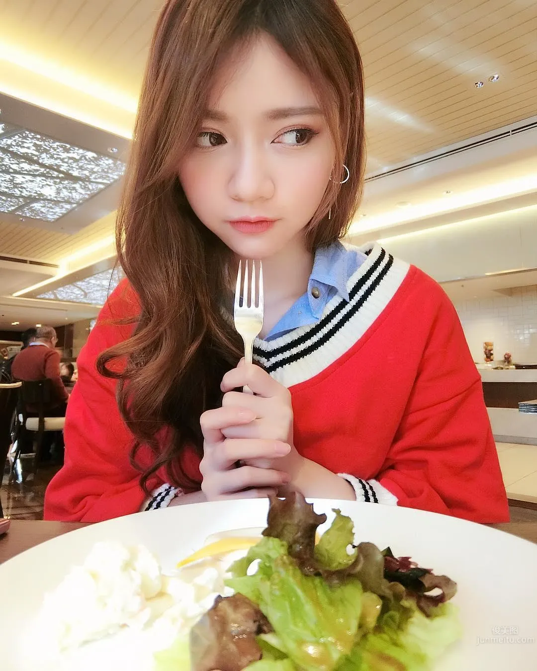 超可愛！甜美系「白皙美胸正妹」極品身材好犯規！ 16