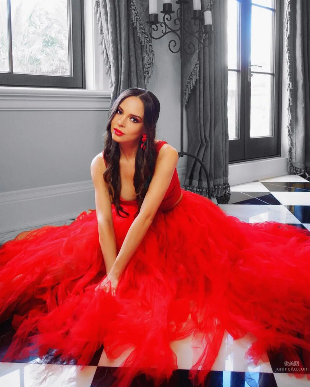 Lola Astanova- 美豔鋼琴家私房照 30