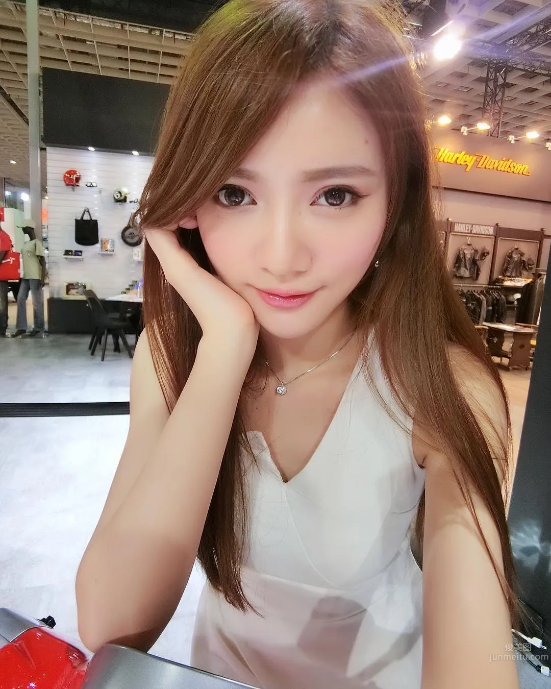 超可愛！甜美系「白皙美胸正妹」極品身材好犯規！ 20