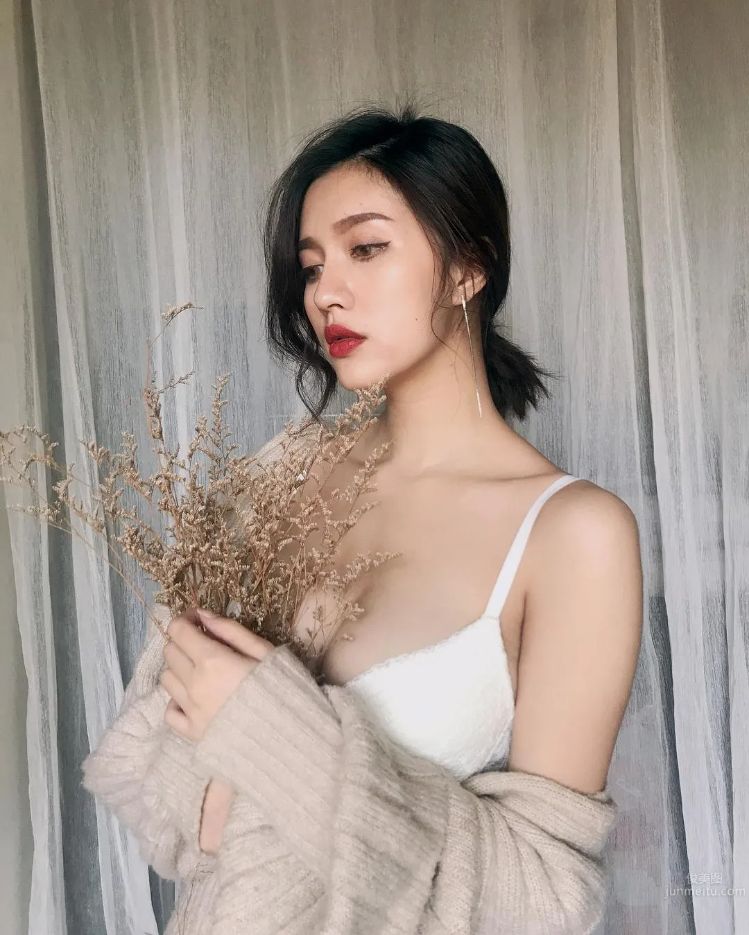 優質台灣正妹San珊珊 渾圓美胸比基尼下更白皙 12