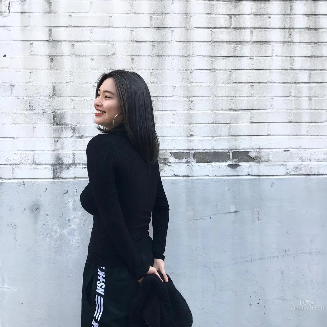 正妹Juasicko街頭曲線現形！奔放的地心引力真的太沉重！ 18
