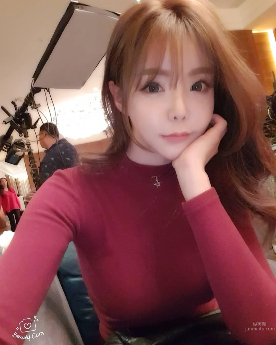 南韩妹子黄丽娅脾气不好！性感比基尼大方来献宝～_26