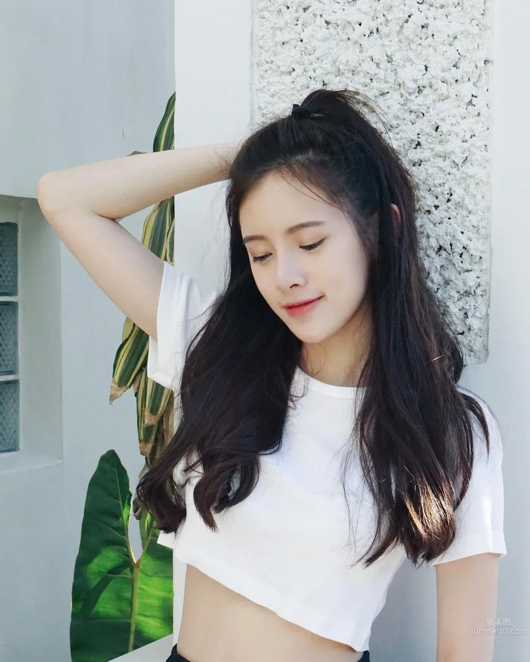氣質空靈「鄰家正妹」讓人看出神了！白嫩大長腿太吸睛，天菜的完美标準！ 6