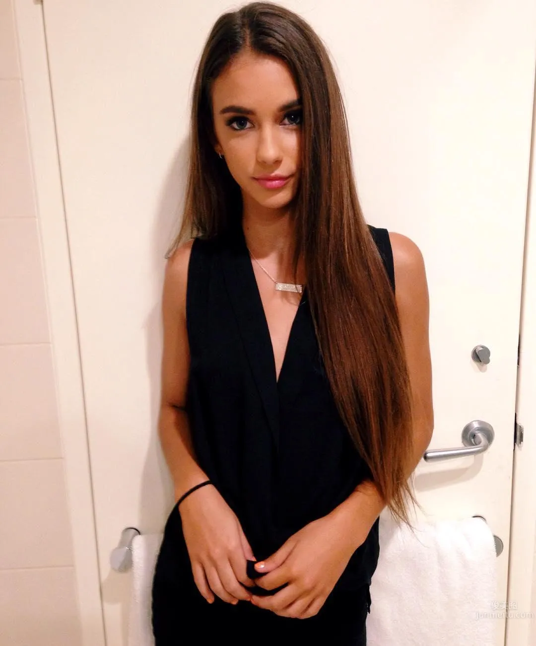 澳洲天使級正妹「Renee Herbert」美顔私房照 2