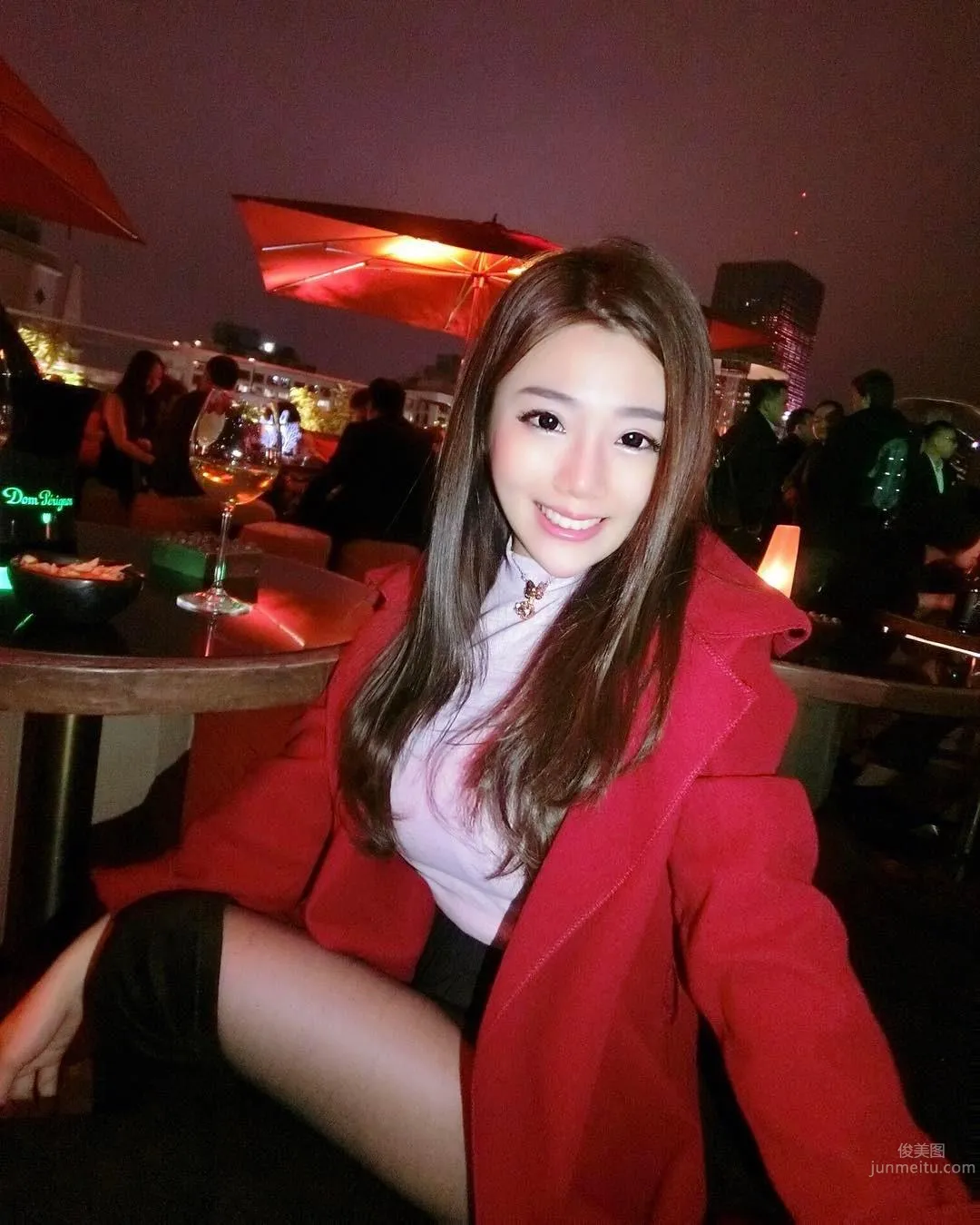 Lynna Lin- 强大反差萌！超萌小甜心拥「深沟长腿」_0